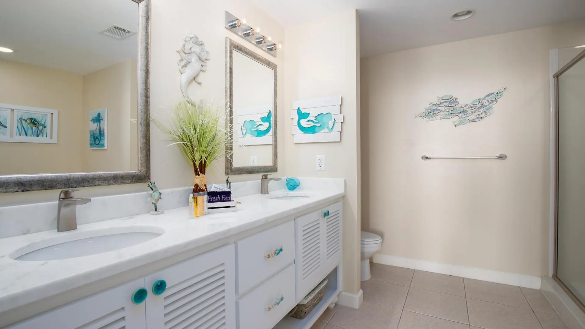 Water Park On-Site! 2 Beachfront Master Suites! Corner Balcony Views! Panama City Beach USA