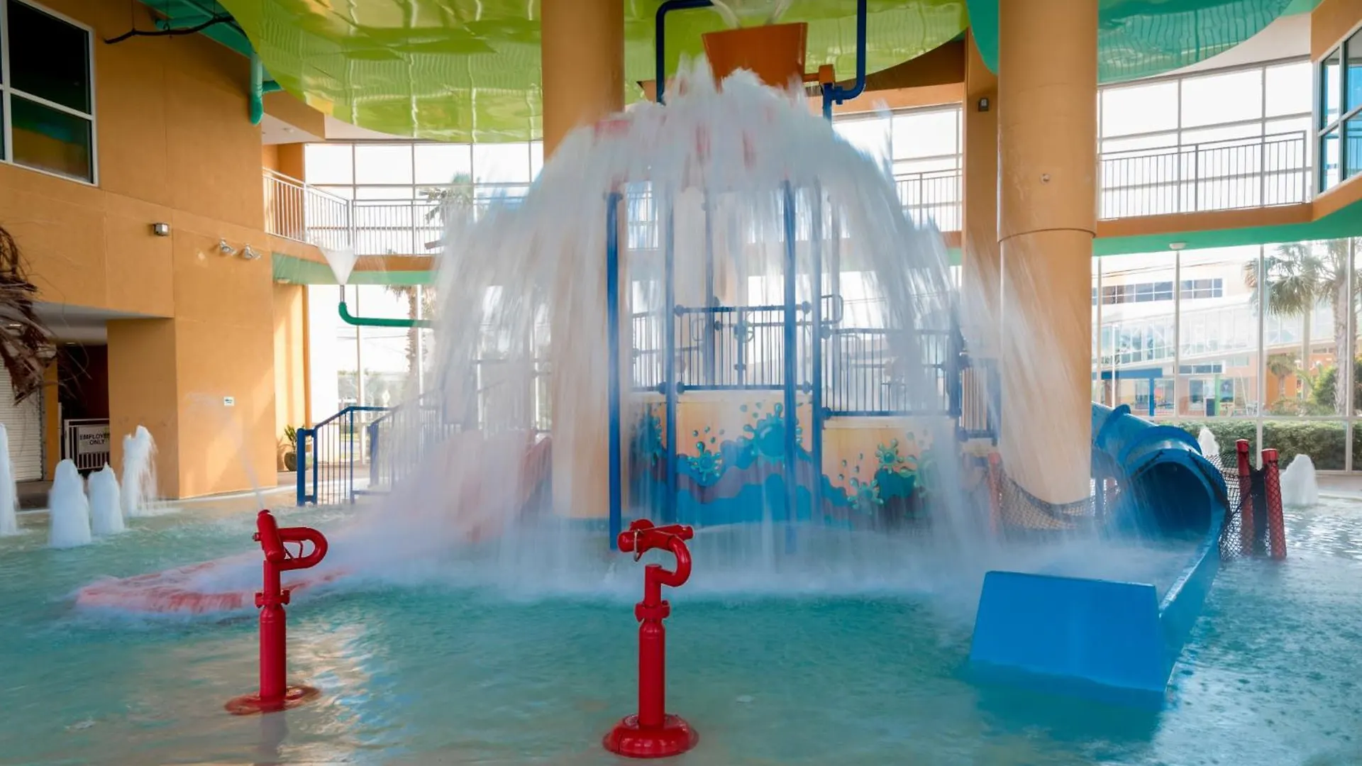 Semesterbostad Water Park On-Site! 2 Beachfront Master Suites! Corner Balcony Views! Panama City Beach