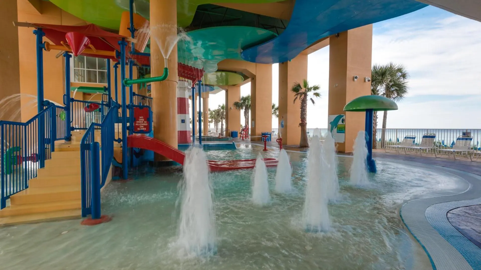 Semesterbostad Water Park On-Site! 2 Beachfront Master Suites! Corner Balcony Views! Panama City Beach