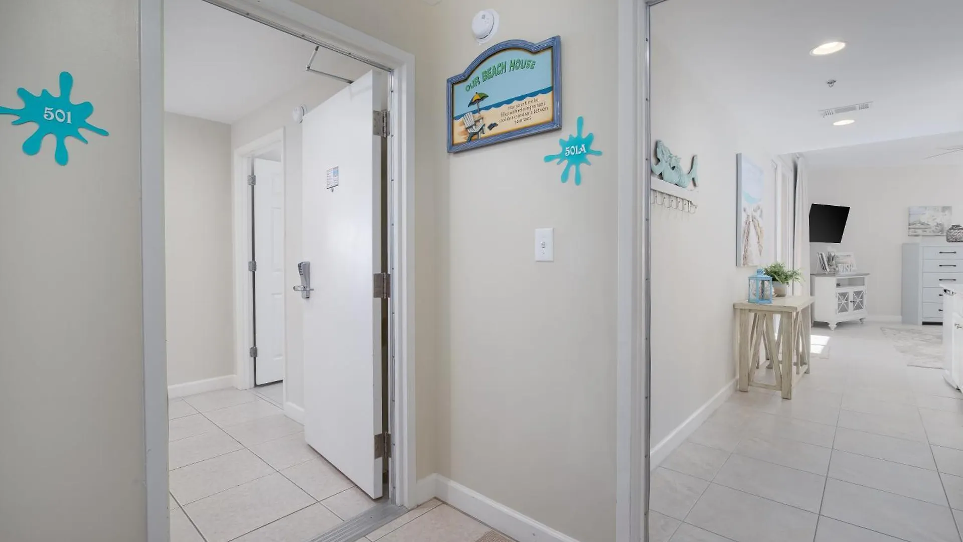 Semesterbostad Water Park On-Site! 2 Beachfront Master Suites! Corner Balcony Views! Panama City Beach