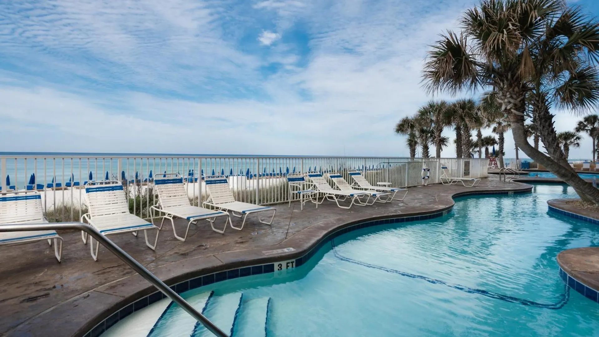 Semesterbostad Water Park On-Site! 2 Beachfront Master Suites! Corner Balcony Views! Panama City Beach USA