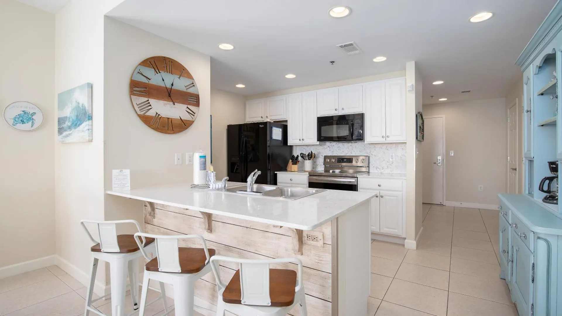 Water Park On-Site! 2 Beachfront Master Suites! Corner Balcony Views! Panama City Beach Semesterbostad