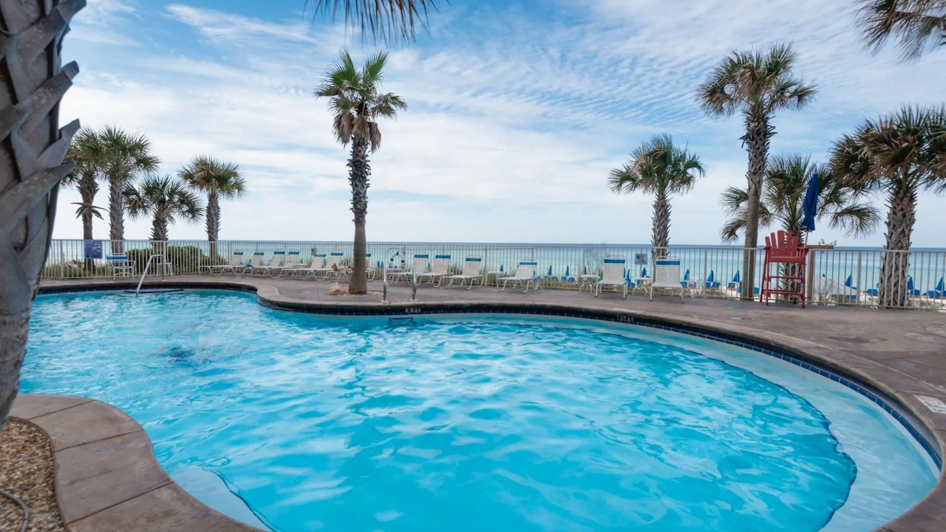 Water Park On-Site! 2 Beachfront Master Suites! Corner Balcony Views! Panama City Beach Semesterbostad