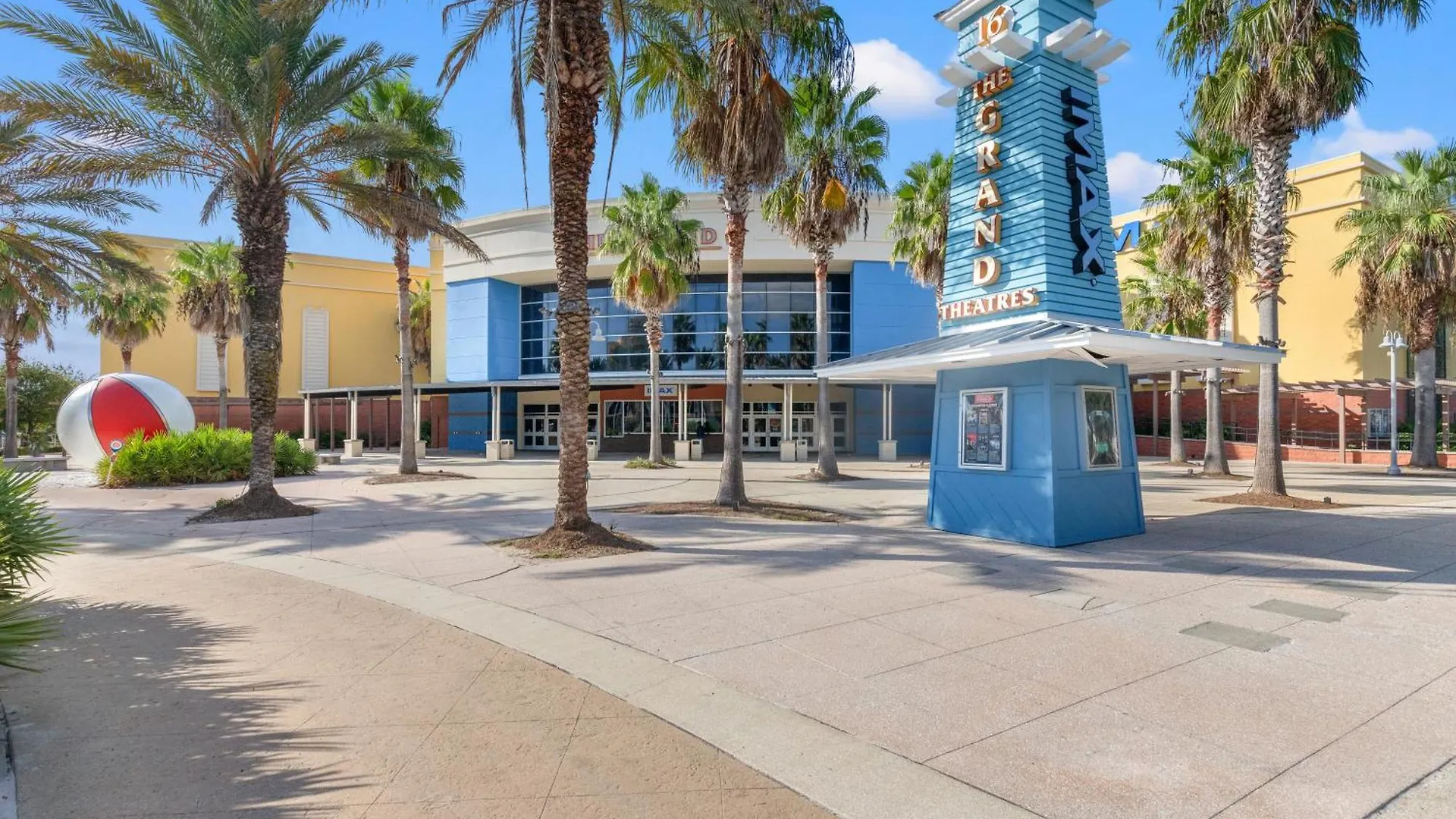 Semesterbostad Water Park On-Site! 2 Beachfront Master Suites! Corner Balcony Views! Panama City Beach USA