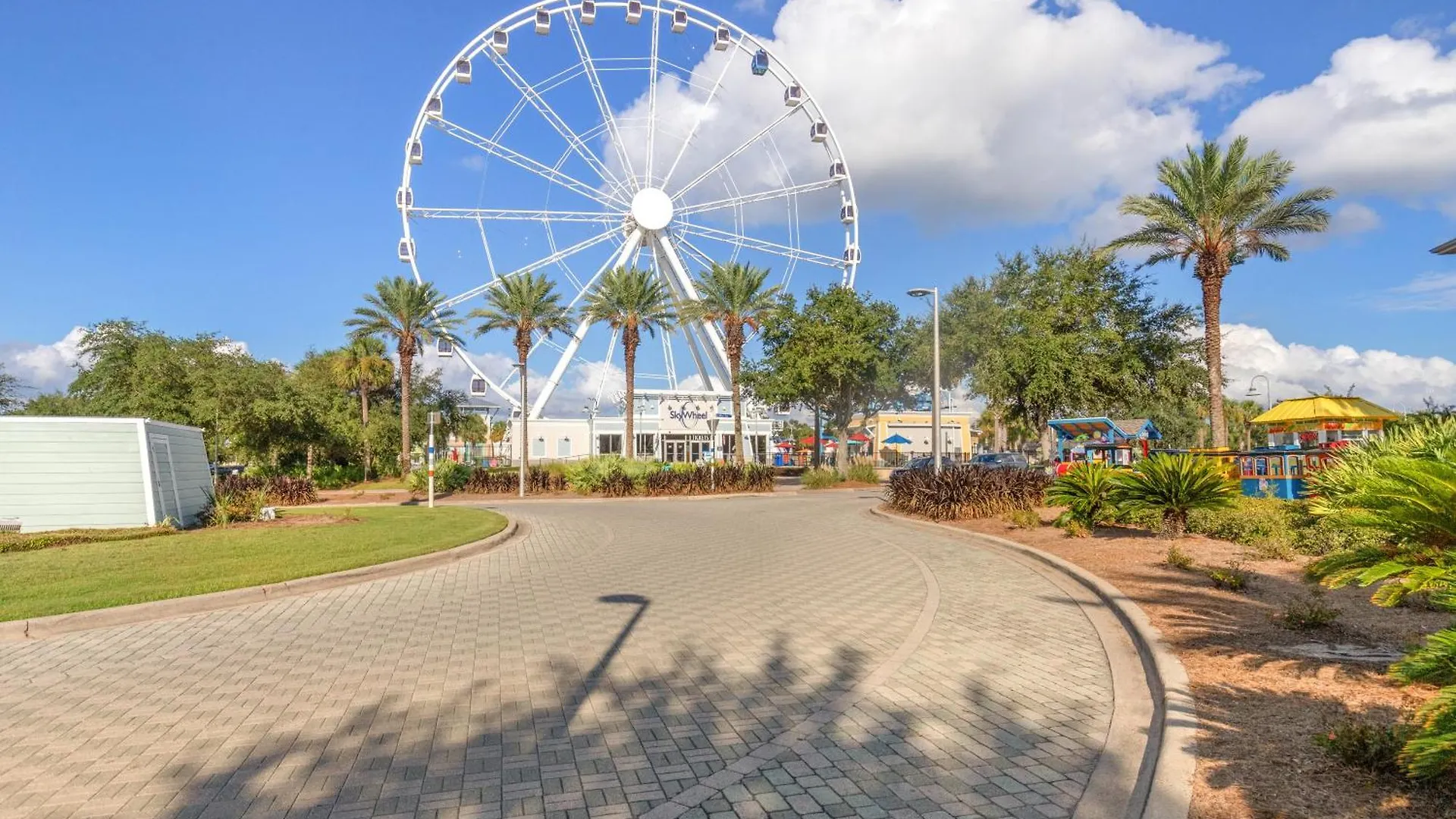 Semesterbostad Water Park On-Site! 2 Beachfront Master Suites! Corner Balcony Views! Panama City Beach