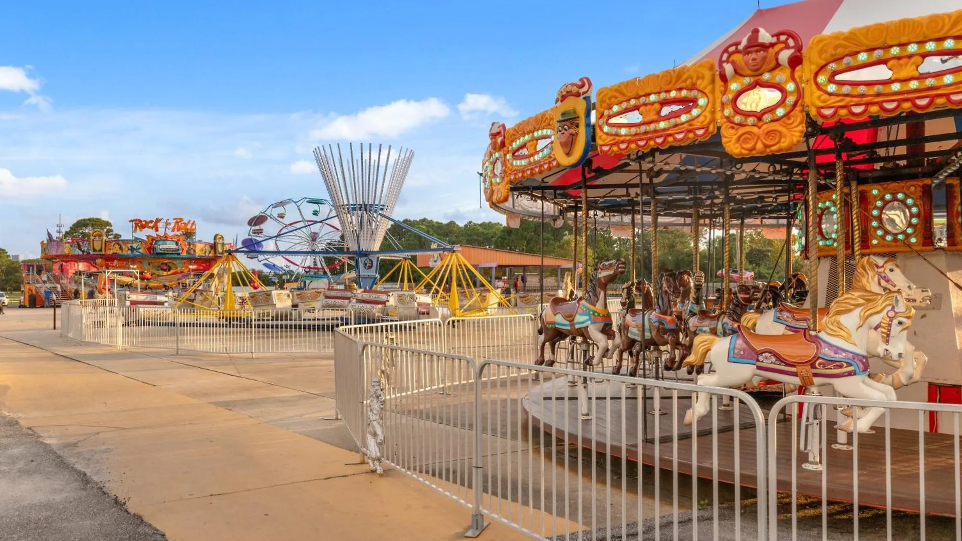 Water Park On-Site! 2 Beachfront Master Suites! Corner Balcony Views! Panama City Beach Semesterbostad