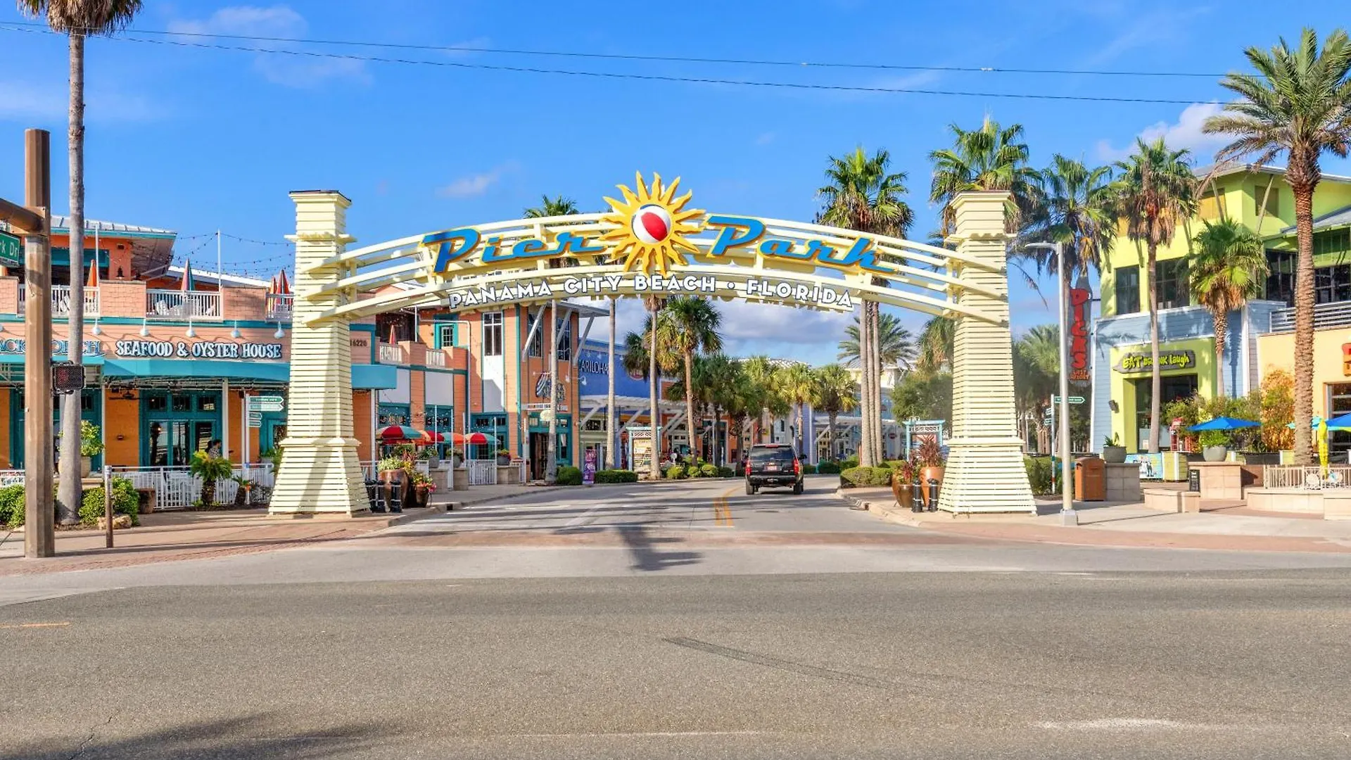 Semesterbostad Water Park On-Site! 2 Beachfront Master Suites! Corner Balcony Views! Panama City Beach